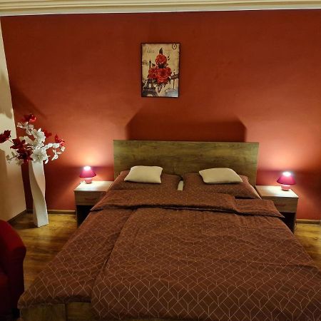 Matyas Apartman Tata Eksteriør billede