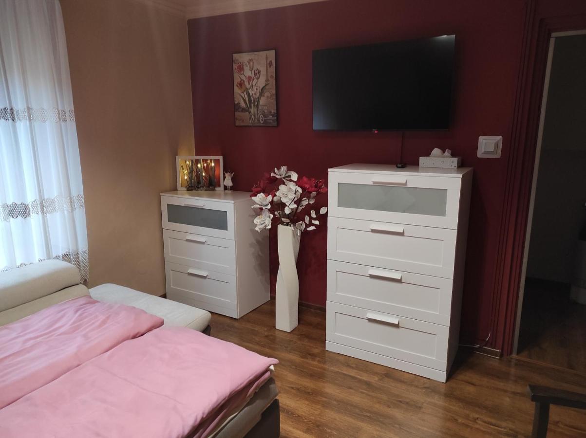 Matyas Apartman Tata Eksteriør billede