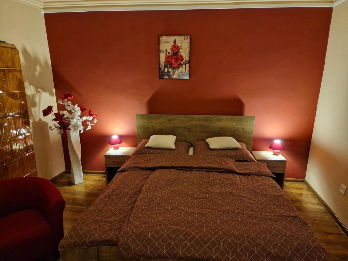 Matyas Apartman Tata Eksteriør billede