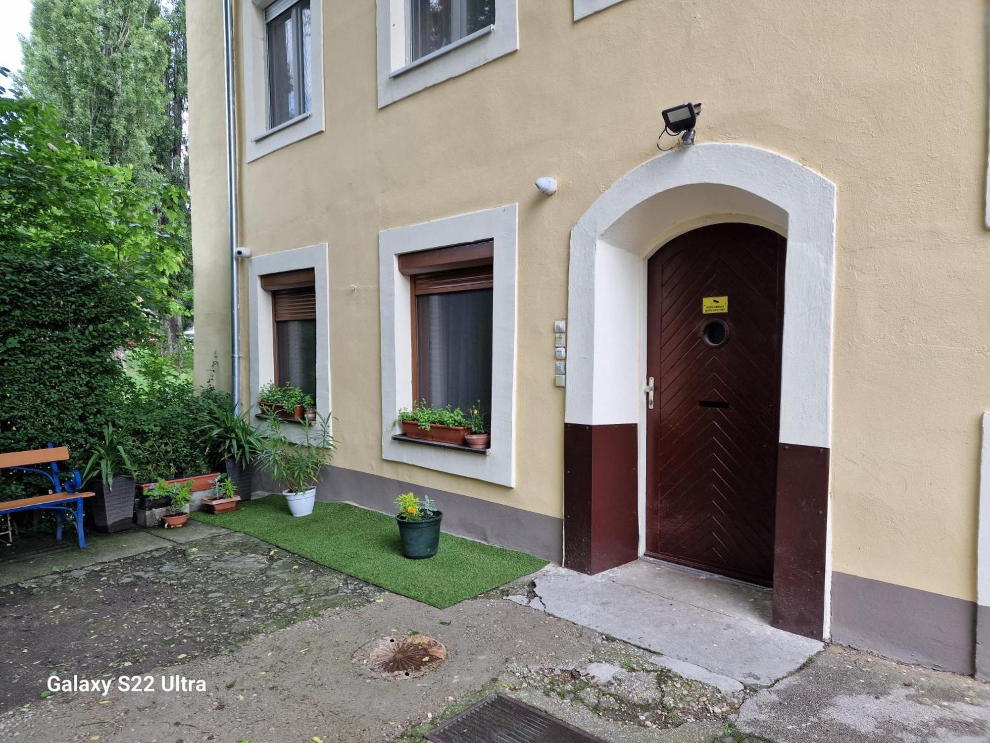 Matyas Apartman Tata Eksteriør billede